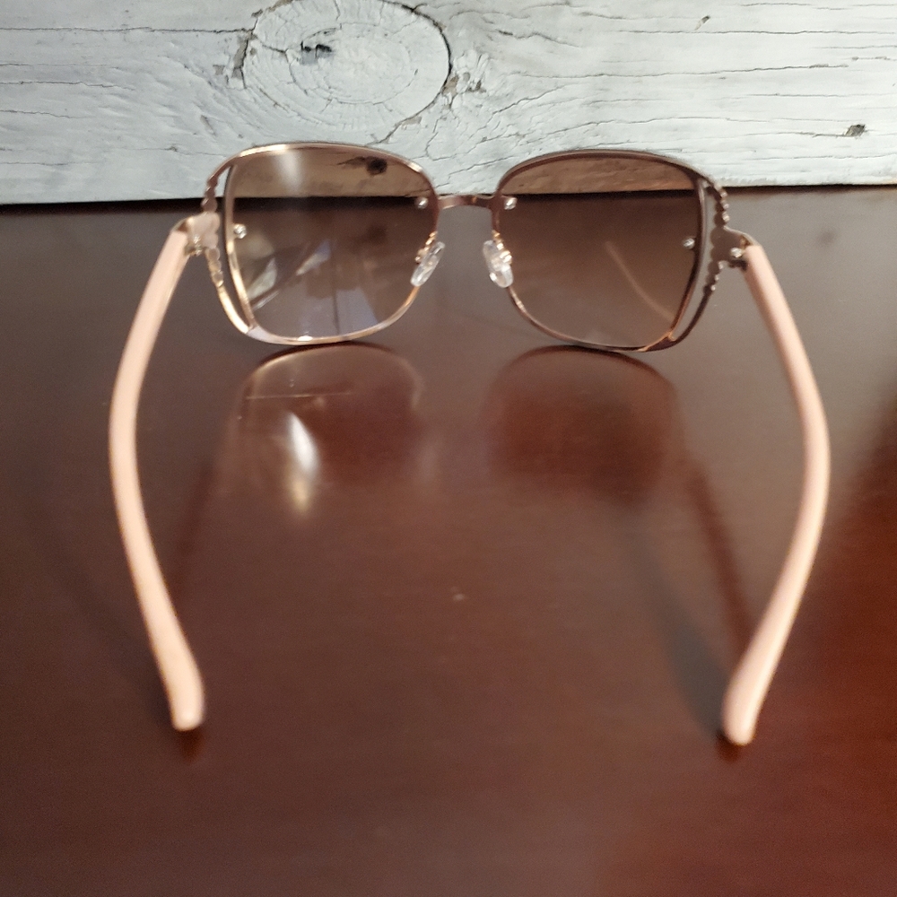 3/$15 - Rocawear Elegant Rose Gold & Pink Sunglasses - Picture 4 of 5